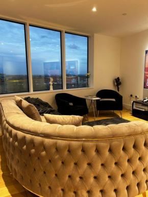 Luxury Sea View Two Bed Penthouse in Battersea